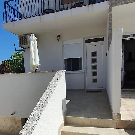 With A Parking Space Pirovac, Sibenik - 19931 *