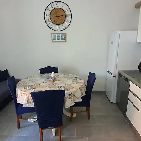 With A Parking Space Pirovac, Sibenik - 19931 *