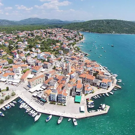 Apartman With A Parking Space Pirovac, Sibenik - 19931 *