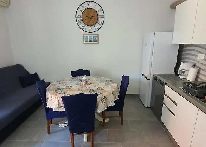 With A Parking Space Pirovac, Sibenik - 19931 *