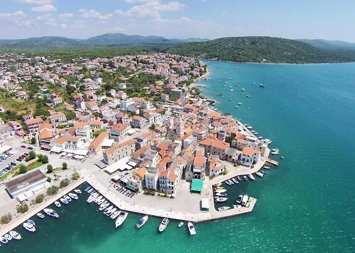 Apartamento With A Parking Space Pirovac, Sibenik - 19931 *